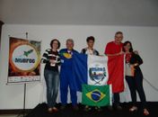 Após 'vaquinha', alagoano que inventou foguete de vinagre é premiado e aplaudido de pé