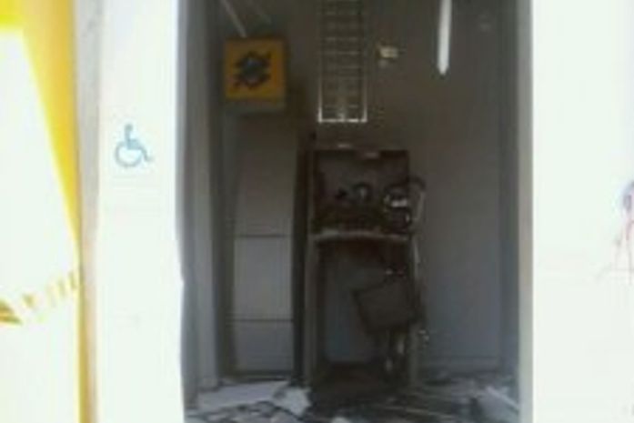Caixa eletrônico ficou destruído