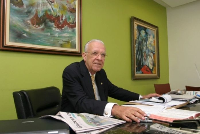 Carlos Mendonça recebe título de Cidadão de Maceió
