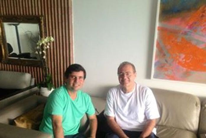 Prefeito Március Beltrão com Renan em seu apartamento em Maceió