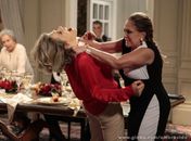 Pilar dá surra em Edith ao saber que Jonathan é filho de César
