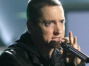 Eminem recebe principal prêmio no primeiro YouTube Music Awards