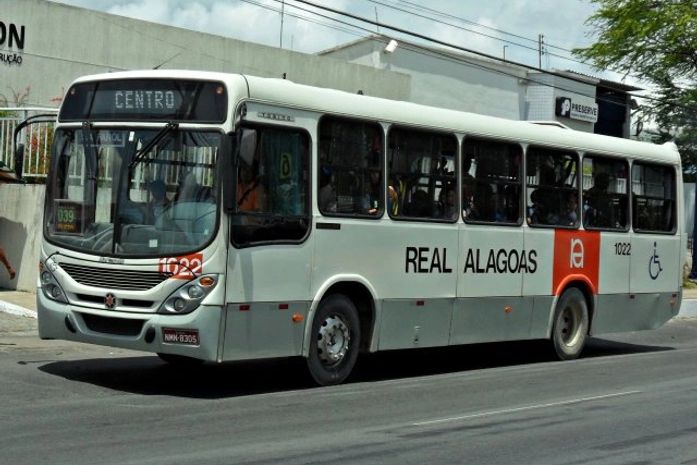 Menores são apreendidos em terminal de ônibus após assalto a coletivo