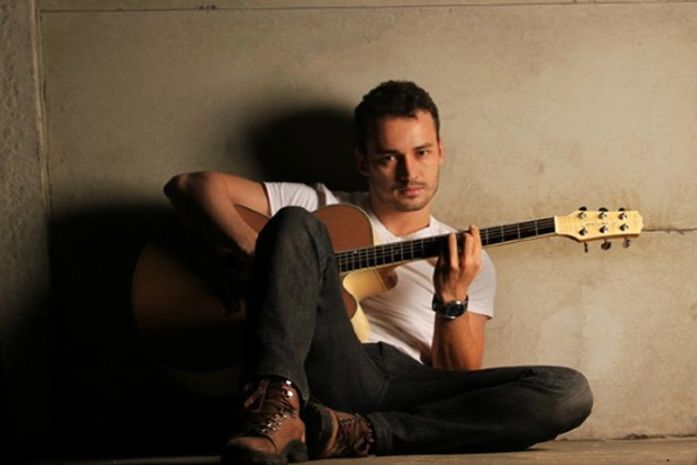 'Não quero fazer música de modinha', diz Rodrigo Andrade, de 'Amor à Vida'