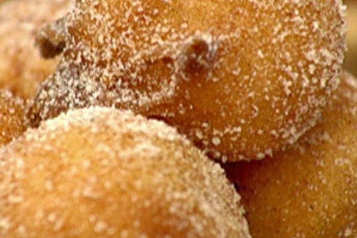 Imperdível! Faça bolinho de chuva recheado com doce de leite ou chocolate