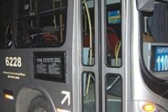 Coletivo é assaltado no Farol; criminosos levaram dinheiro e pertences de passageiros