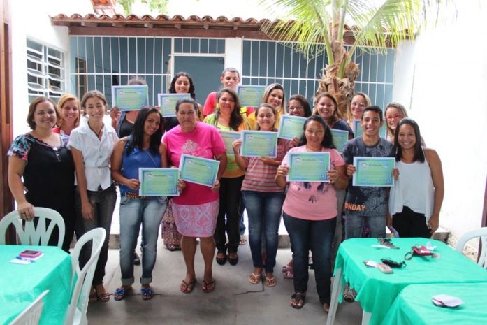 CRAS de Delmiro Gouveia entrega certificados a cabeleireiros