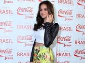 “Finjo ser modelo por um dia”, diz Bruna Marquezine sobre desfile no Fashion Rio