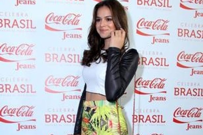 “Finjo ser modelo por um dia”, diz Bruna Marquezine sobre desfile no Fashion Rio