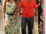 Grávida, Nívea Stelmann exibe barrigão em passeio com marido Marcus Rocha