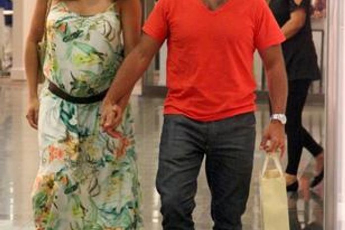 Grávida, Nívea Stelmann exibe barrigão em passeio com marido Marcus Rocha