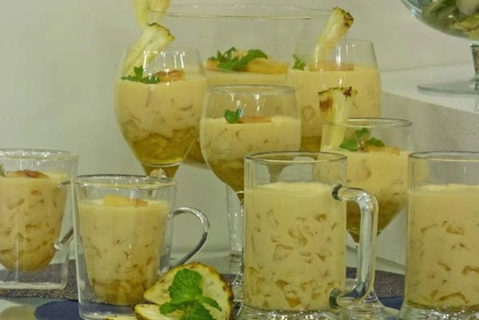 Veja como preparar gelado de abacaxi com creme de leite para servir a amigos