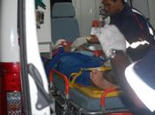 Motociclista invade contramão e colide em moto; condutores ficaram feridos