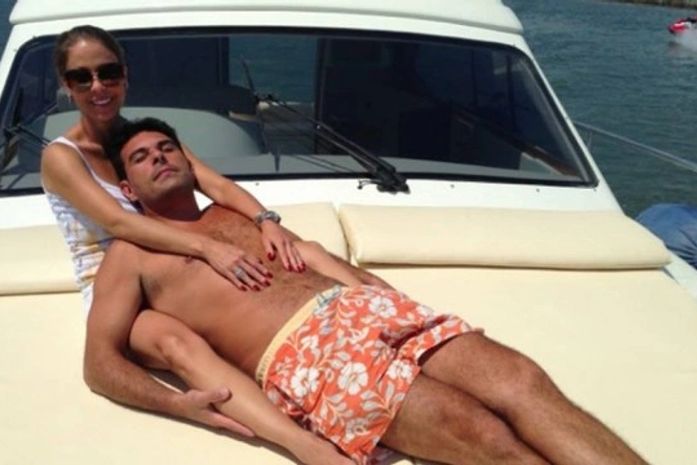 Ex de Ana Maria Braga apresenta nova namorada a bordo de lancha: 'Felizes'