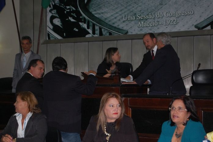 Deputados discutem eleições para Mesa