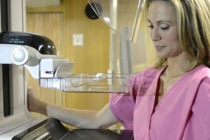 Repórter descobre câncer dias após fazer mamografia para programa de TV