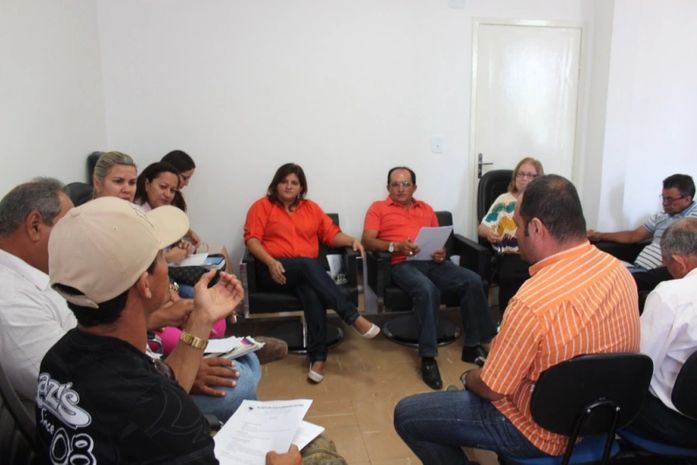 Prefeito recebe comissão do MST em proveitosa reunião