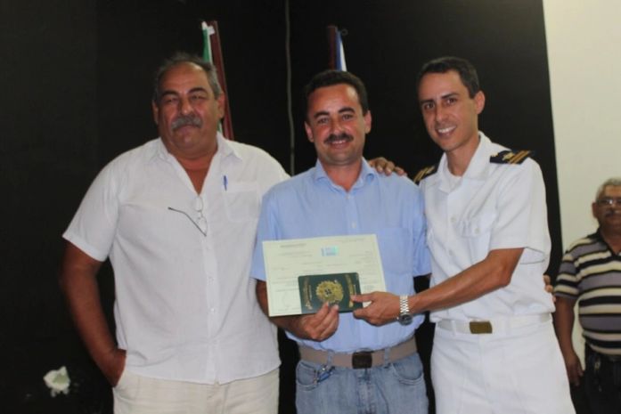 Prefeitura de Delmiro em parceria com a Marinha entrega certificados