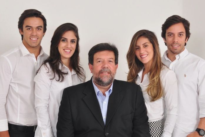 O empresário hoteleiro alagoano Luiz Vasconcelos com os filhos,Milton,Luiza, Asdriana e Luiz, todos estão envolvidos no novo projeto do grupo