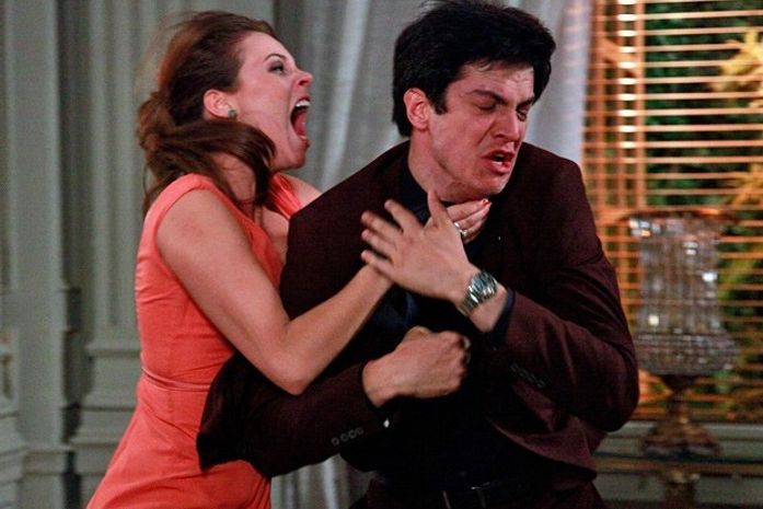 Dia de fúria! Paloma bate em Félix ao saber que ele jogou Paulinha em uma caçamba