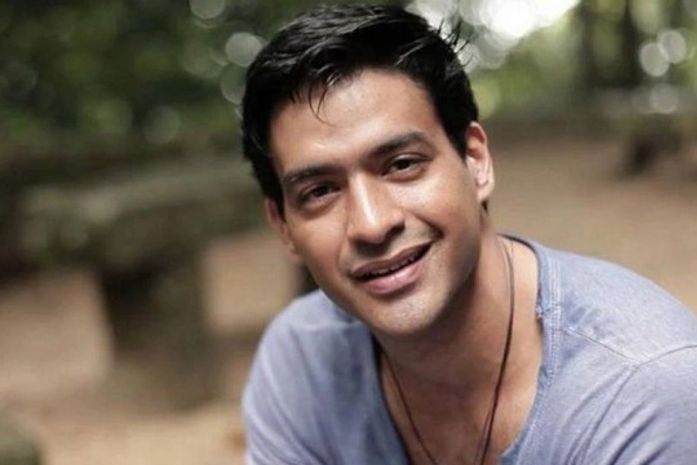 Cantor gospel rebate Deborah Secco: 'Quem conviveu sabe que namoramos'