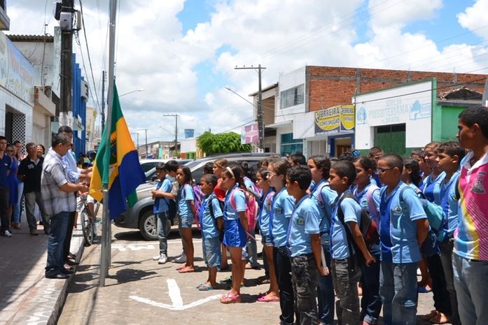 Campo Alegre realiza ato Cívico em comemoração ao Dia de Bandeira Nacional