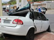 Motorista que colidiu em poste na Mangabeiras está internado em estado grave