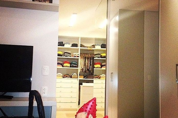 Separada de Justus, Ticiane Pinheiro mostra o closet do apartamento novo