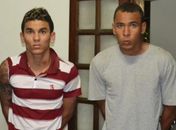 Dupla é presa acusada de roubo e porte ilegal de arma