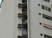 Bombeiros evitam que mulher se jogue de 10º andar de prédio na Ponta Verde