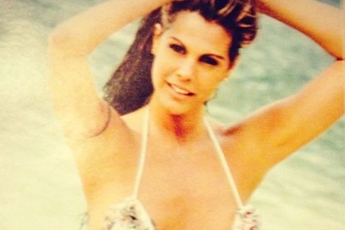Do baú: Monique Evans relembra época de 'sex symbol' com foto de biquíni