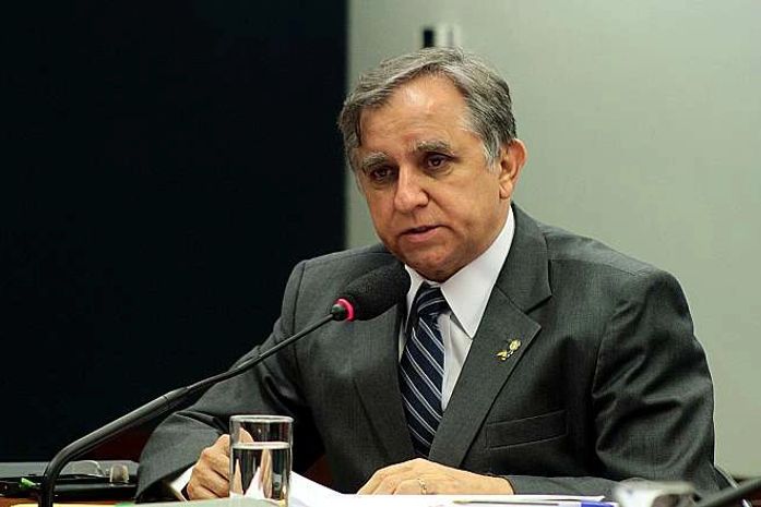 Izalci: suspensão do auxílio-alimentação prejudica os trabalhadores de baixa renda