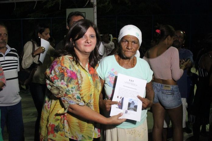 Povoado Rabeca faz festa para receber casas, quadra e módulos sanitários