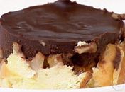 Sobremesa de chocolate leva peras, rum e chantilly; experimente essa delícia!