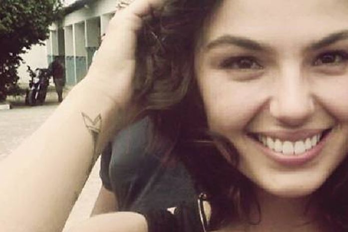 Isis Valverde ganha quatro tatuagens para fazer minissérie ao lado de Cauã