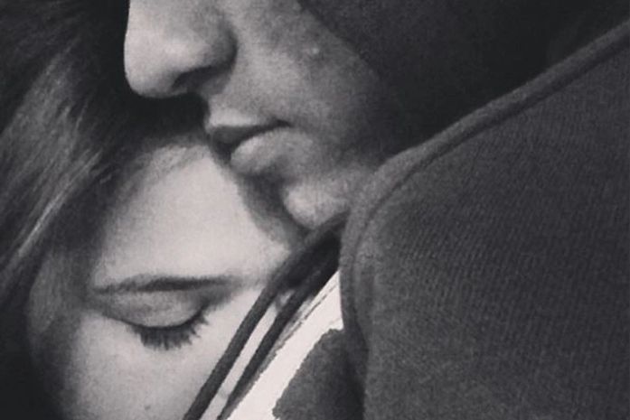 Bruna Marquezine posta foto fofa no colo de Neymar': 'Saudade do cheirinho'