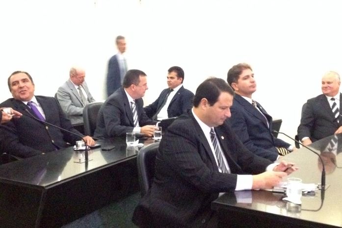 Deputados em sessão da Assembleia