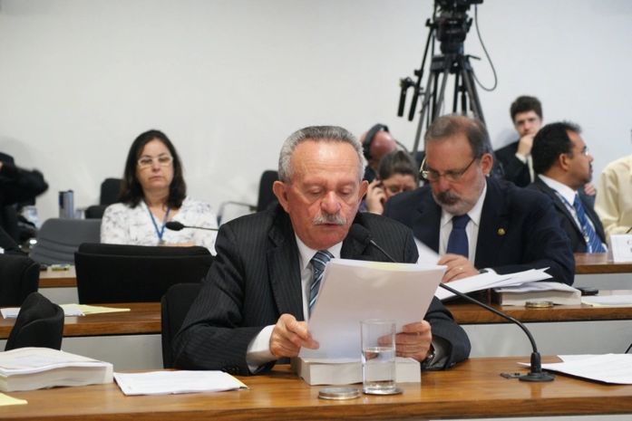 Biu quer aprovar projetos sociais e de educação