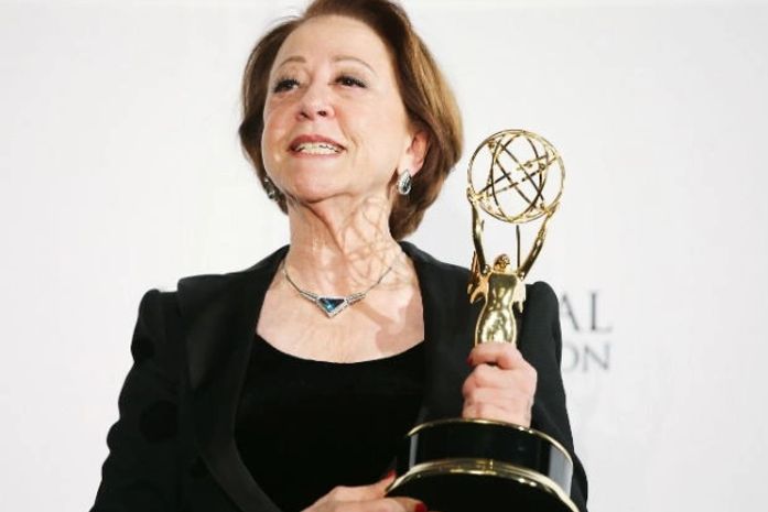 Fernanda Montenegro mostra prêmio Emmy Internacional