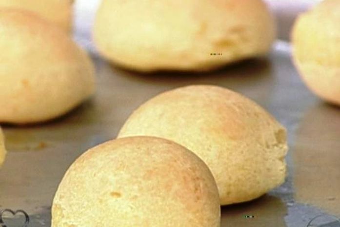 Imperdível! Faça pão de queijo com aipim, parmesão e mussarela