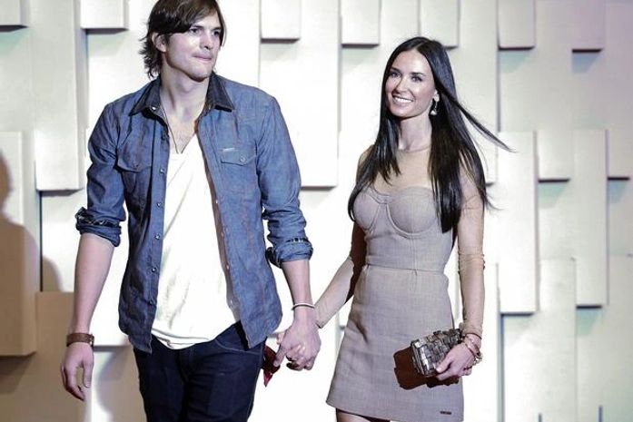 Dois anos após separação, Ashton Kutcher e Demi Moore se divorciam