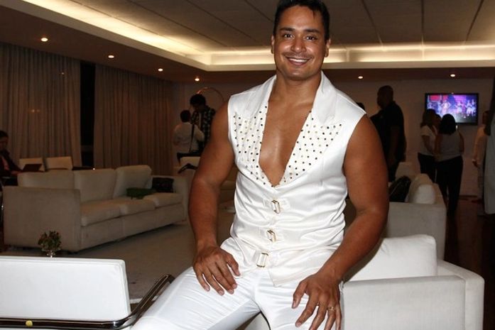 ‘Temos regrinhas diárias’, diz cantor Xanddy sobre casamento com Carla Perez