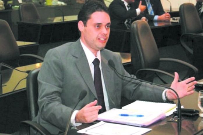 Deputado talvez entendeu que esse não era o caminho