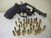 Arma apreendida com o criminoso
