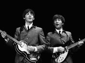 Boletins escolares de John Lennon são leiloados na web