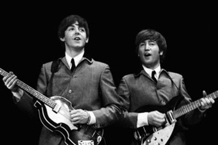Boletins escolares de John Lennon são leiloados na web