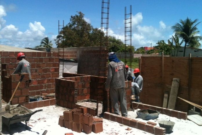 Prefeitura acelera obras no posto de saúde da Barra de São Miguel