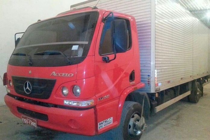 Polícia encontra em galpão caminhão e motos roubados em assalto na BR 101