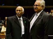 Professor Moacir Teófilo e seu filho, secretário Rogério Teófilo no plenário da Câmara