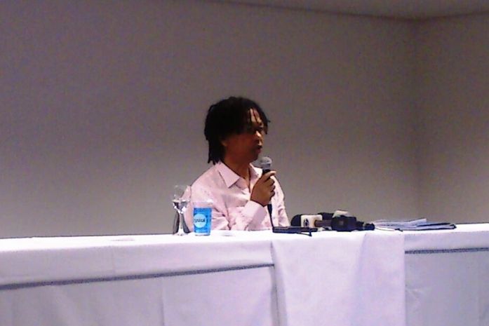 “Estou cada vez mais próximo de Maceió” diz Djavan em entrevista coletiva
